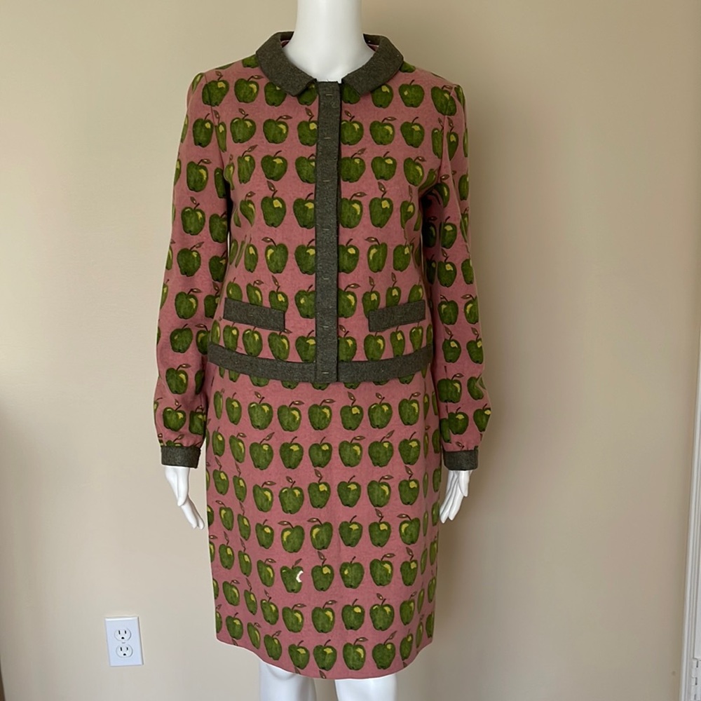 MOSCHINO two pieces suit. Size IT 42.